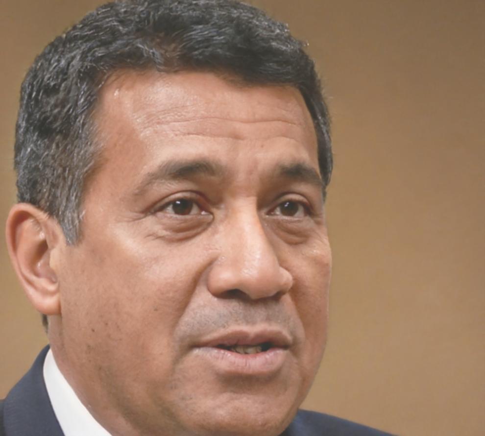 Kursleiter Maximilian Breitbach bei einer Finanzberatung